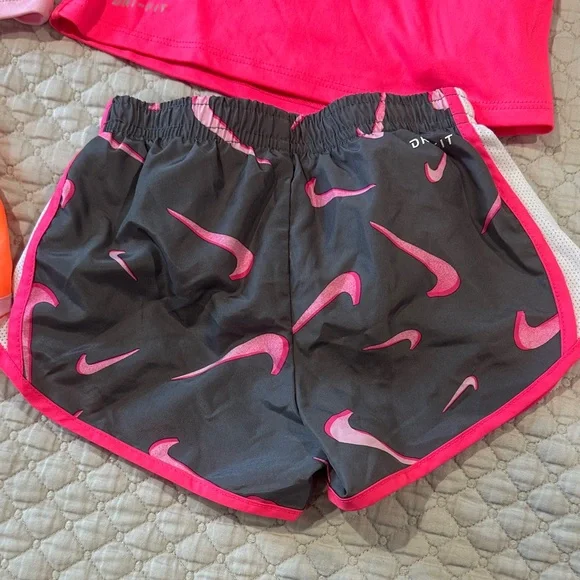 Nike Girls Pink & Magenta Athletic Tee and Shorts Set 2 - 3 yrs - Picture 3 of 4